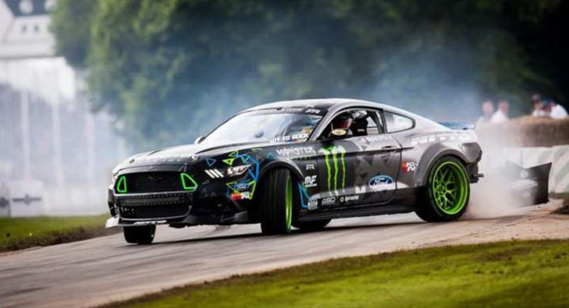 Форд Мустанг дрифт