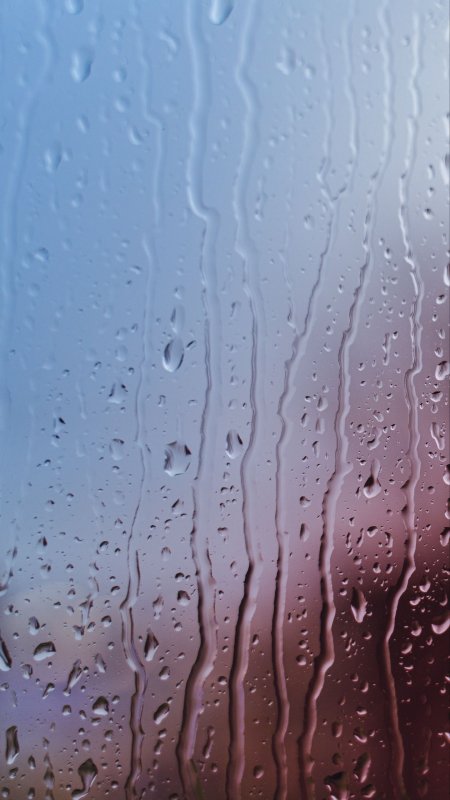 Капли на стекле