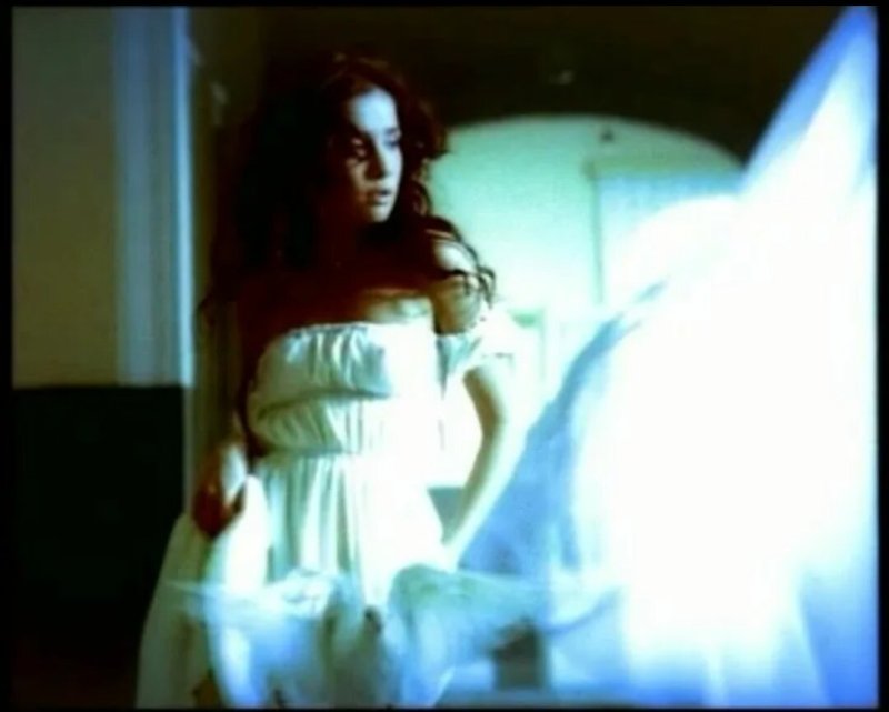 Белое платье Натальи Орейро в диком