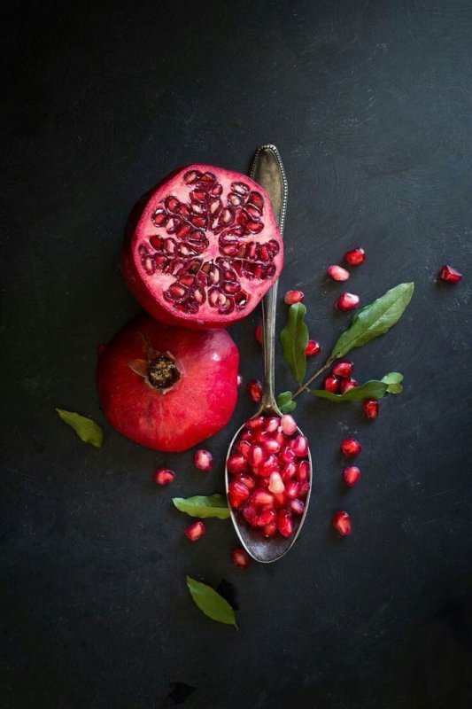 Бордовый фрукт