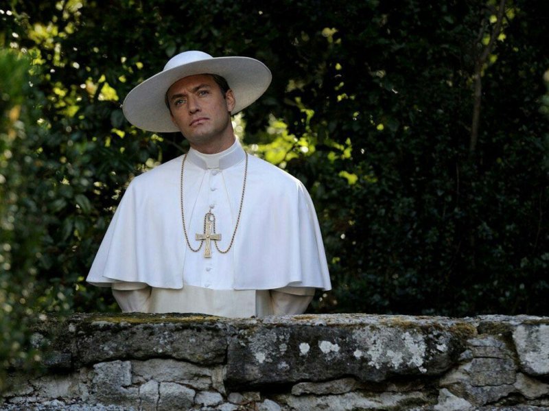 Джуд Лоу в фильме молодой папа