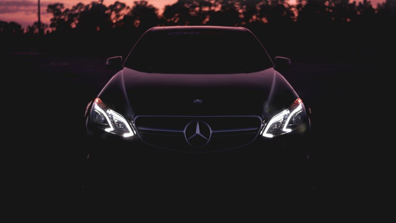 Мерседес АМГ 63 чёрный темноте