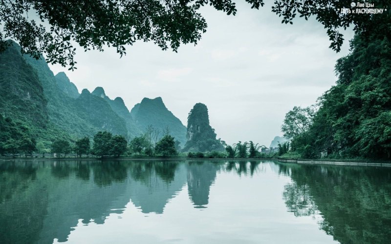 Горы Гуйлинь озеро