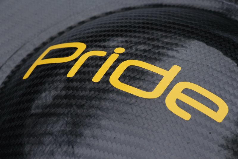 Надпись Прайд