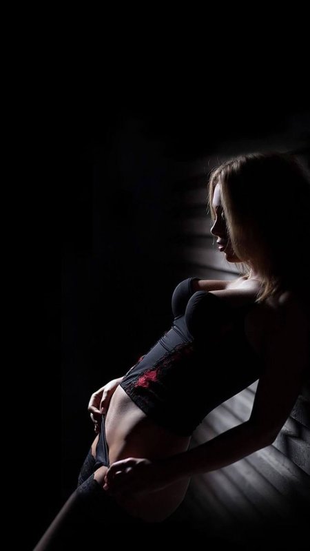 Темная девушка