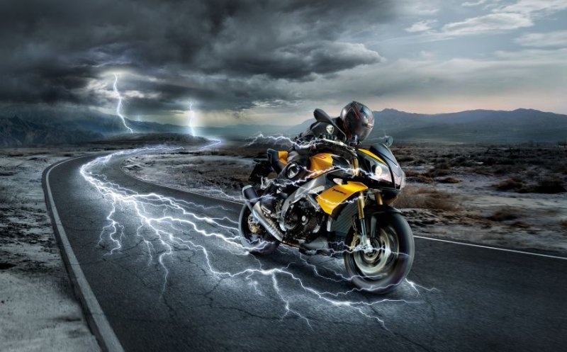 Мотоцикл на дороге