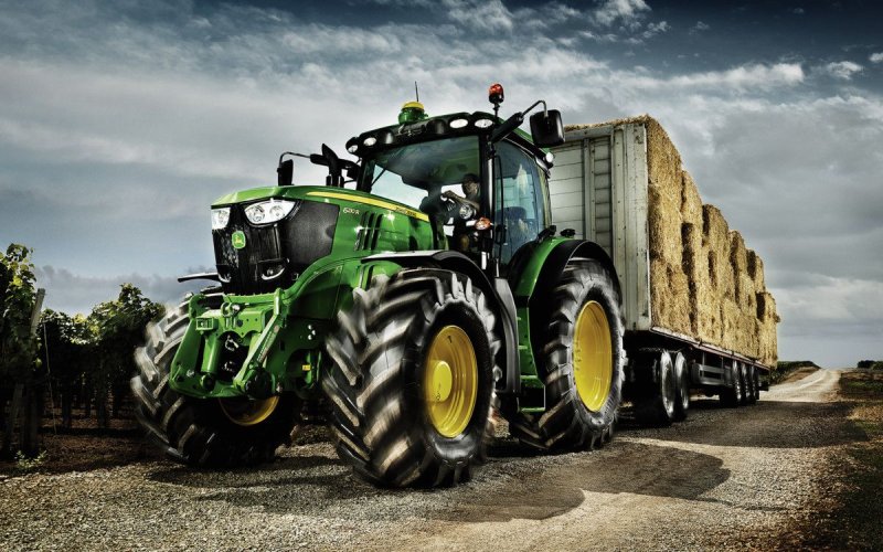 John Deere трактор