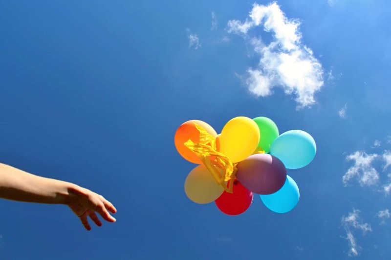 Воздушные шарики в небе