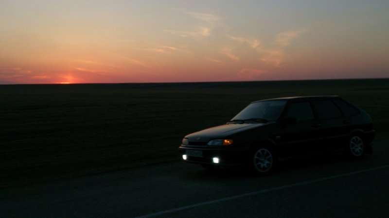 ВАЗ 2114 черная ночью