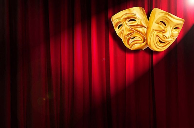 Театральный занавес с масками