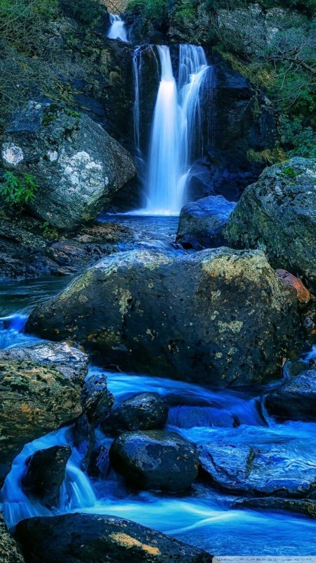 Водопад в горах