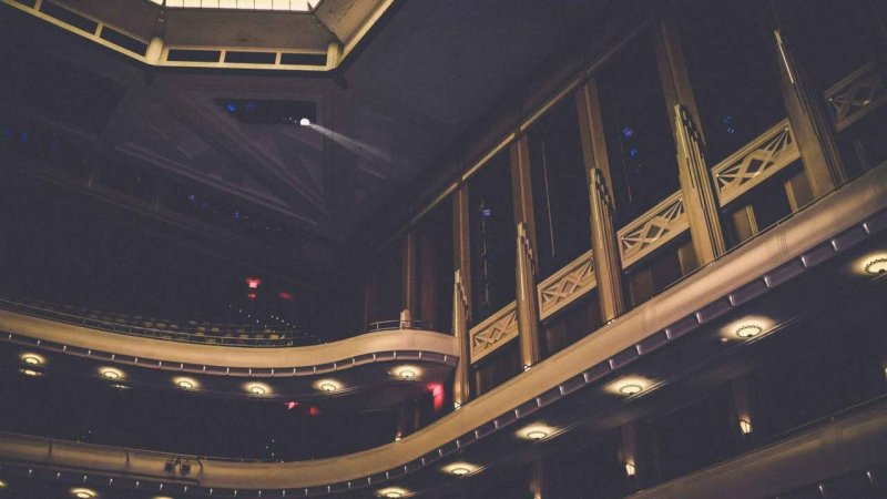 Балкон в театре