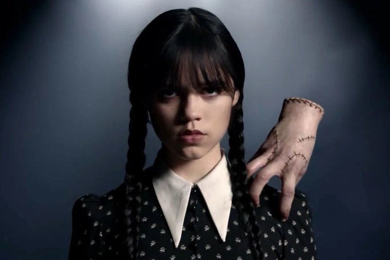 Джейн Ортега семейка Адамс