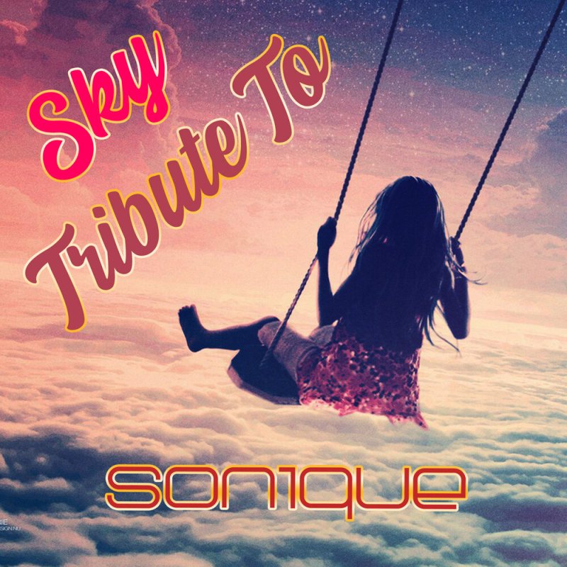 Девушка на качелях в небе