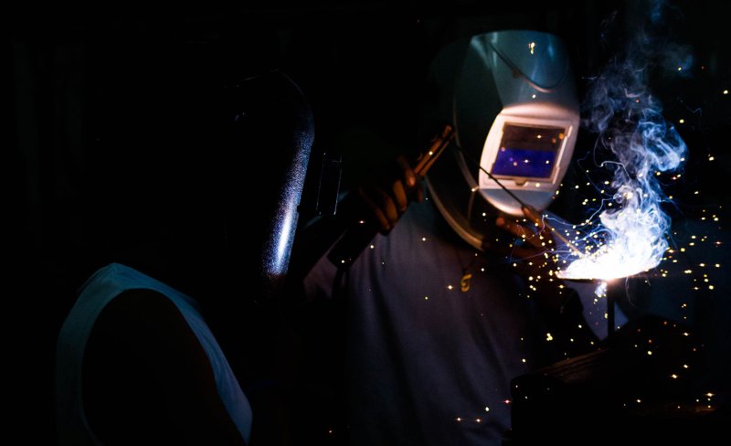 Красивый сварщик