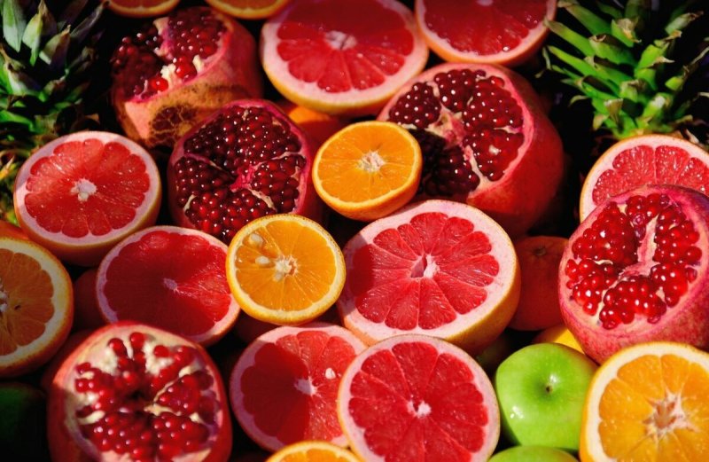 Яркие сочные фрукты