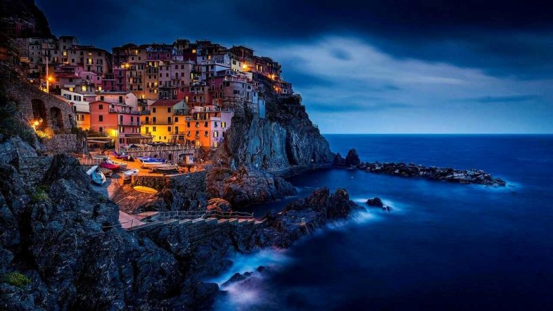 Италия скала Манарола