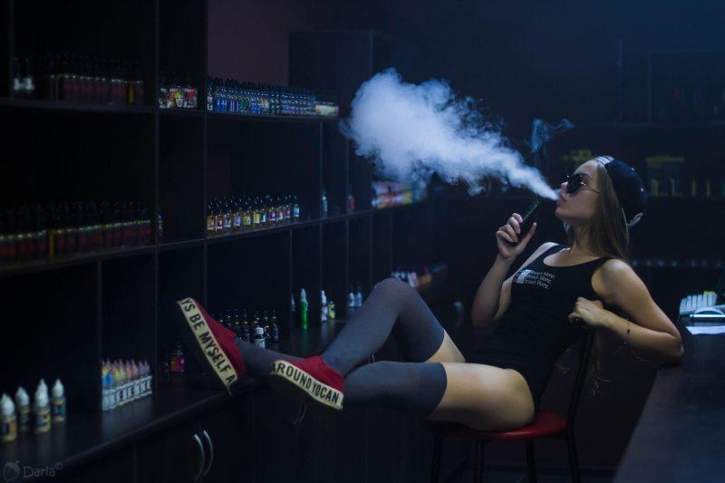 Девушка в дыму