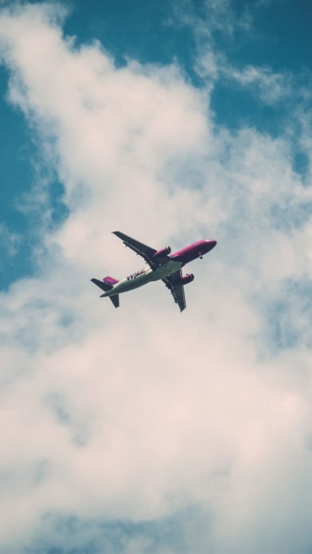 Самолет в небе