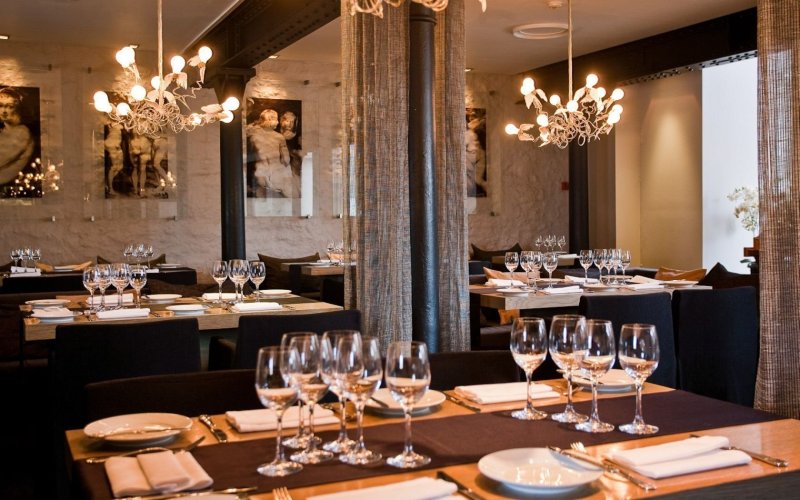 Столик в ресторане