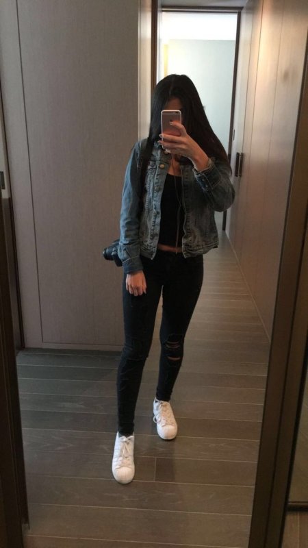 Брюнетка без лица