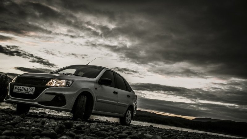 Лада Гранта лифтбек обои