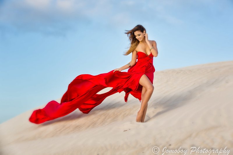Модель в Красном платье
