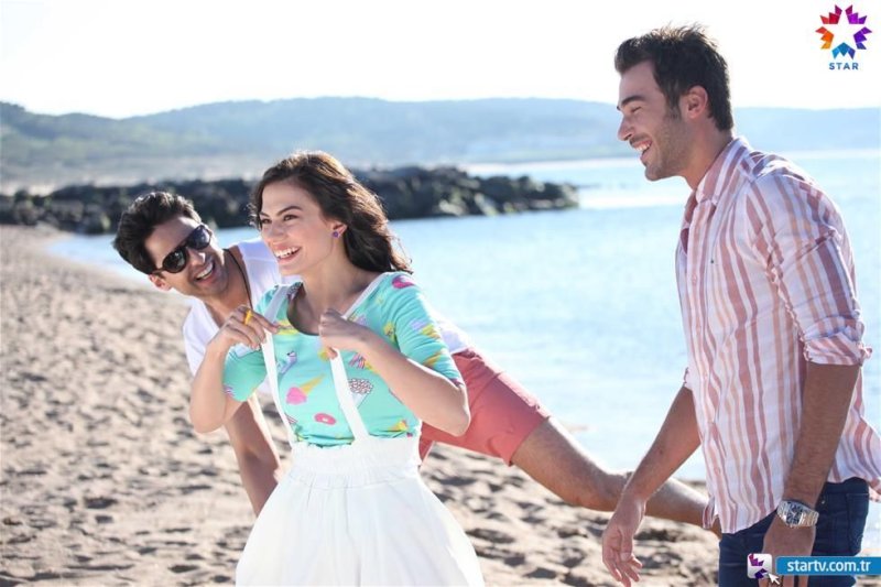 Демет Оздемир аромат клубники