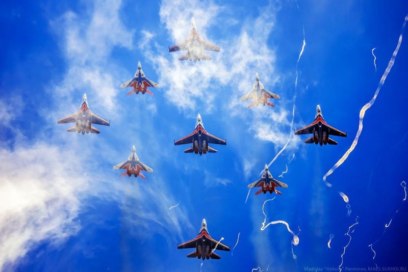 Истребитель в небе