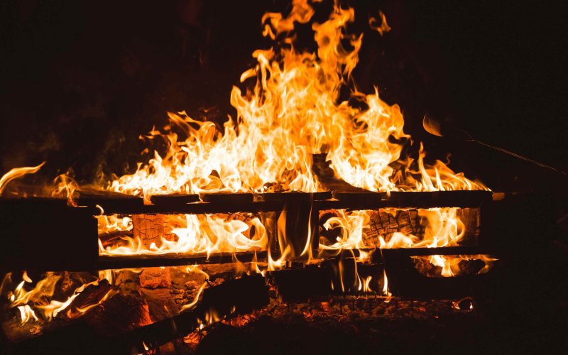 Огонь костер