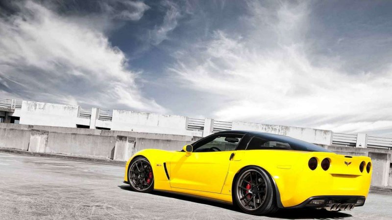 Chevrolet Corvette желтый