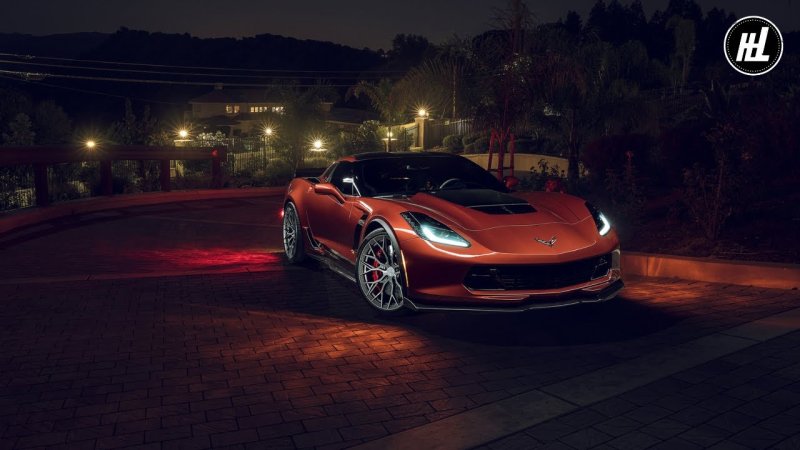 Chevrolet Corvette c8 ночью