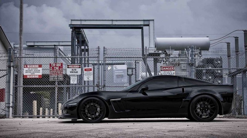 Chevrolet Corvette c6 черный