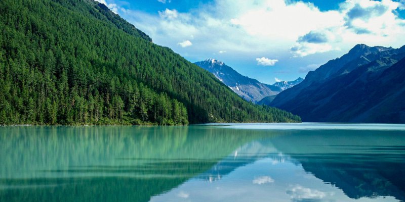 Озеро Чейбеккель горный Алтай