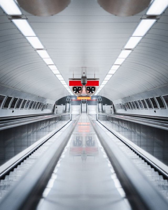 Эскалатор в тоннеле