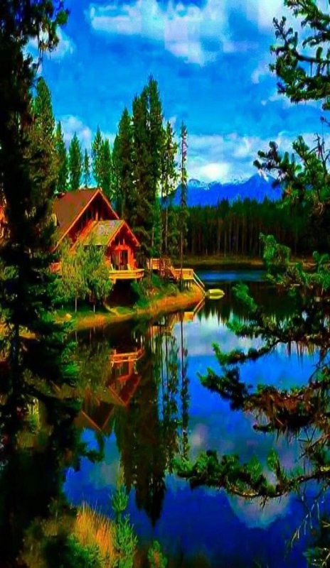 Красивый дом у озера