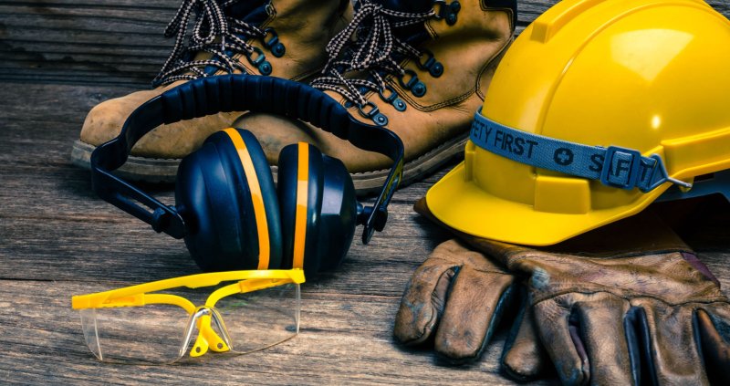 СИЗ каски и перчатки