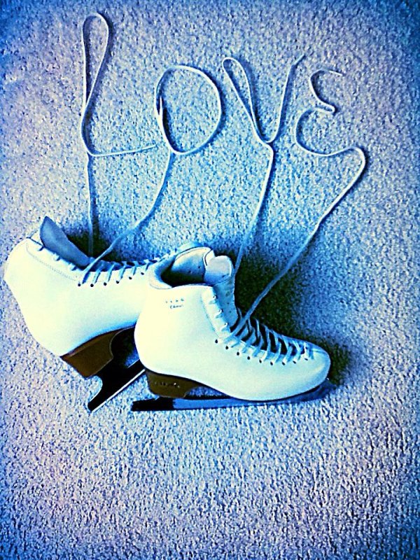 Коньки на льду