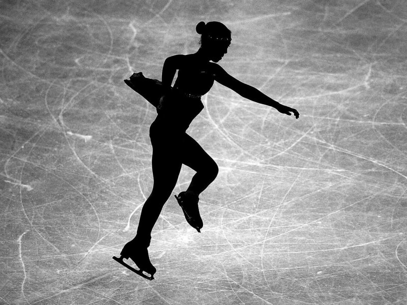 Фигуристка фон