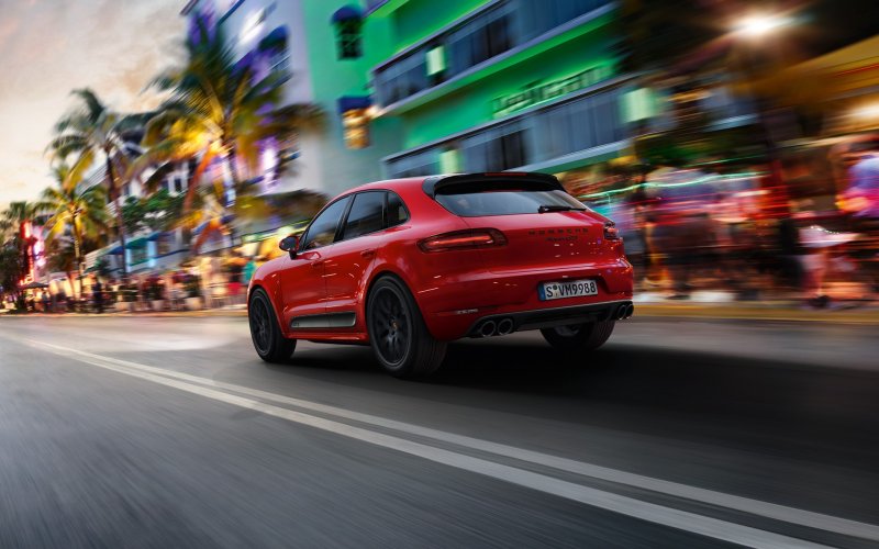 Porsche Macan GTS красный