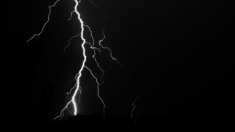 Обои молния