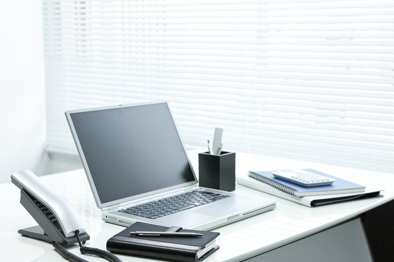 Ноутбук в офисе