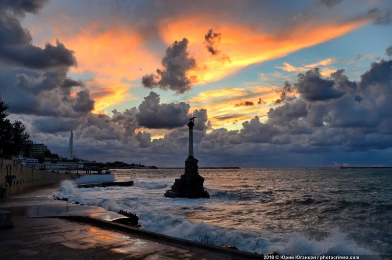 Памятник затопленным кораблям 4к