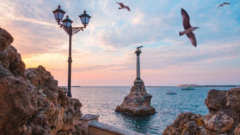 Памятник затопленным кораблям (г. Севастополь)