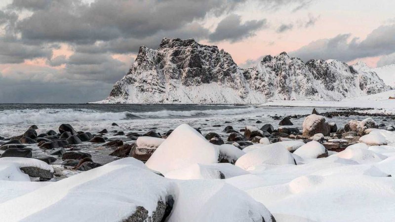 Снег на побережье