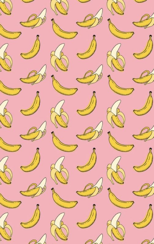 Банан на розовом фоне