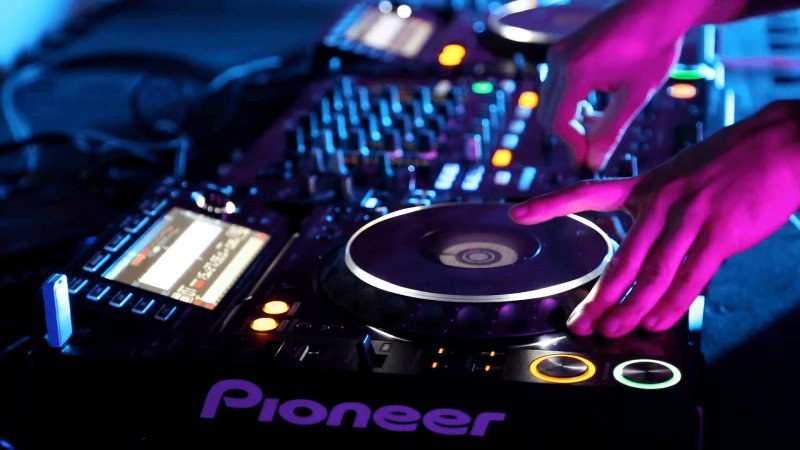 Диджеевский пульт Pioneer DJ Dee
