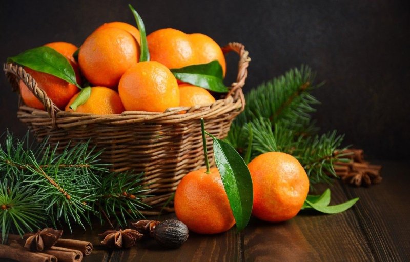 Натюрморт с мандаринами