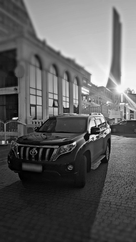 Toyota Land Cruiser Prado Street