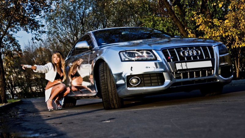 Девушка в машине